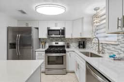 Pet Friendly Paradise! Next to Pools, Pickle Ball!