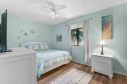 Pet Friendly Paradise! Next to Pools, Pickle Ball!