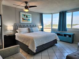 Tootsie's Next Door! Top of The Gulf!