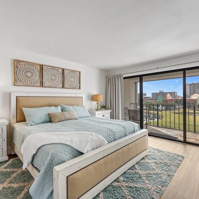 2 Bed-3 Bath! Next to Edgewater Convention Center!