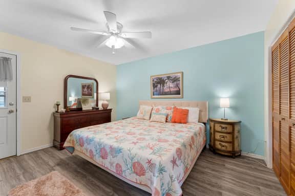 Pet Friendly Paradise! Next to Pools, Pickle Ball!