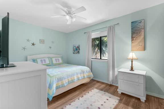 Pet Friendly Paradise! Next to Pools, Pickle Ball!