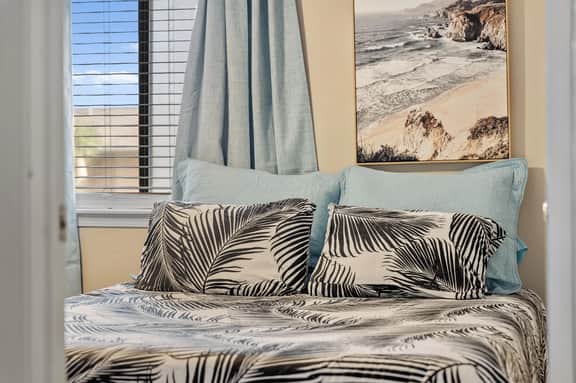 Endless Summer! Sleeps 7! Golf Cart Available!