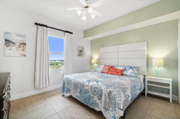 Beach Please! Quiet West End - 2 full Bathrooms!